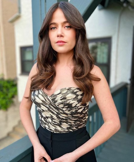 Molly Gordon model sex photo