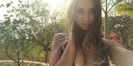 auradayy nude model photo