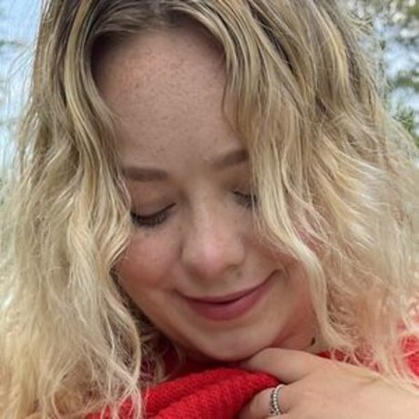 selenaray pornstar pretty image