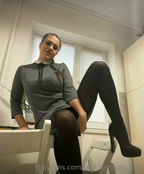 gloves onlyfans art xxx archive