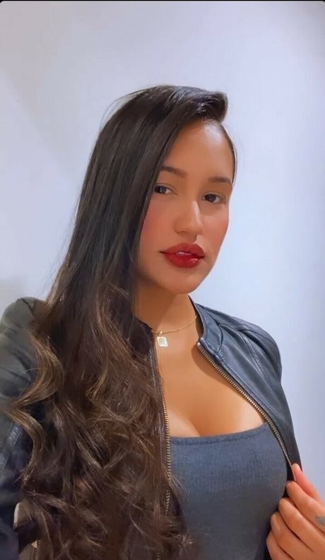 Flavia Carolayne pretty model gallery