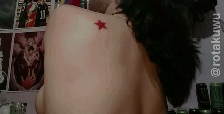 SweetYuri erotic model pic