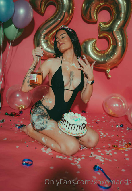 xoxomadds model top pictures