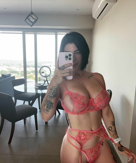 Nikkiolinok erotic actress galleries