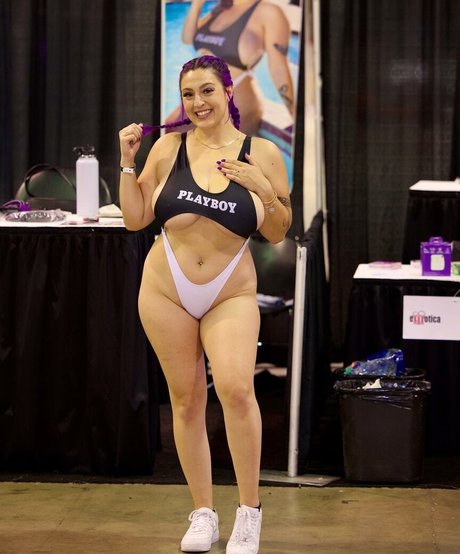 hung shemale onlyfans hot naked pictures