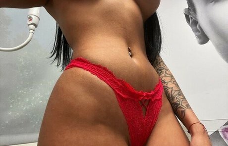 Notyns model erotic photos