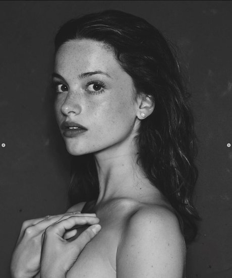 Camille Yolaine model art gallery