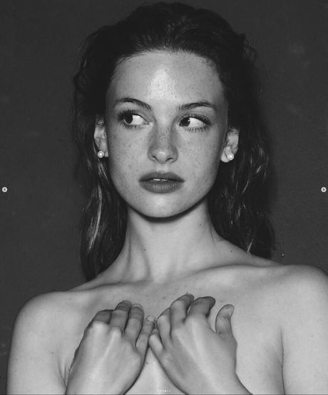 Camille Yolaine nude pornstar picture