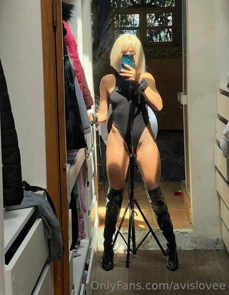 avislovee high quality actress pic