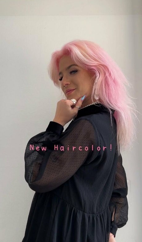 pinkarosalina model naked photos