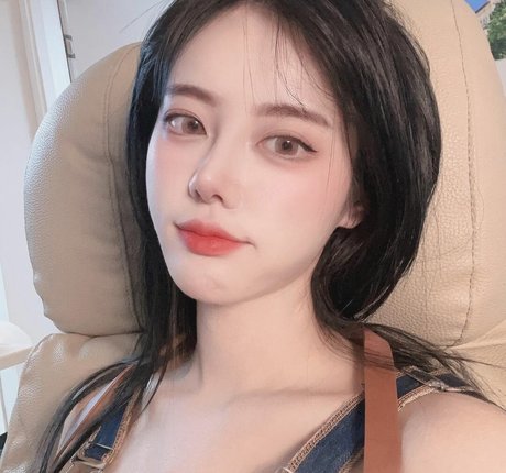 ajn2_ model high quality picture