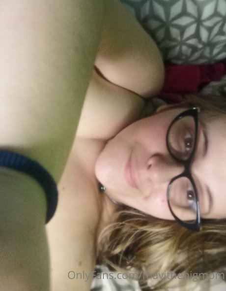 mavithebigmom perfect model pic