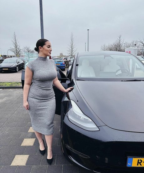 Zina Hadid star nudes galleries