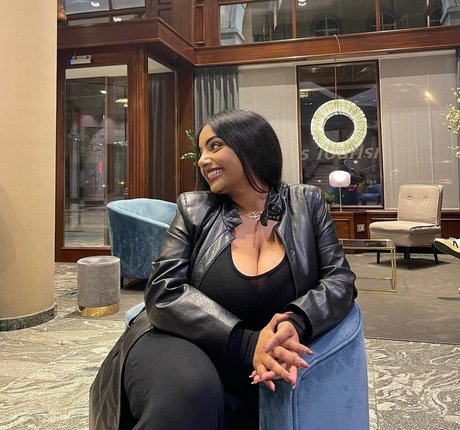 Zina Hadid model xxx photo