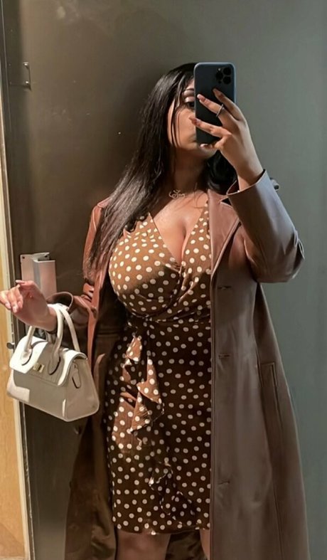 Zina Hadid pornstar naked img