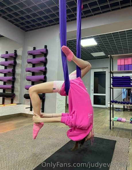 blonde babe onlyfans hot image