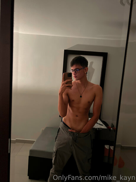 Mike Kayn model high quality img