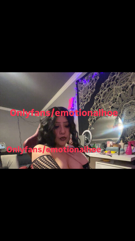 Emotionalhoe nudes model img