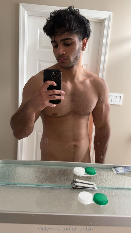 Arianfzn star hot image