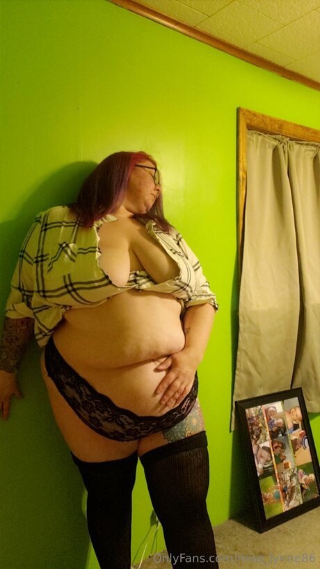 Miss Lynne86 high quality star photos