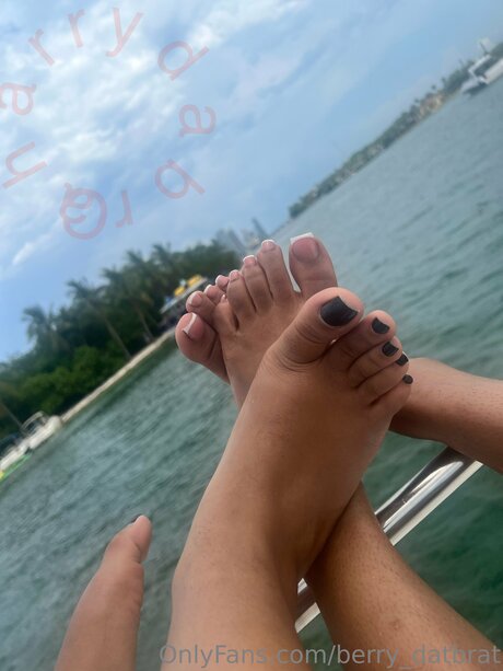 Berry Datbrat pretty pornstar img