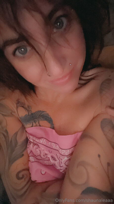 Shaunaleaaa model pornographic image