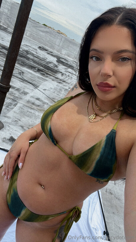 Juicydotcom model high quality pics