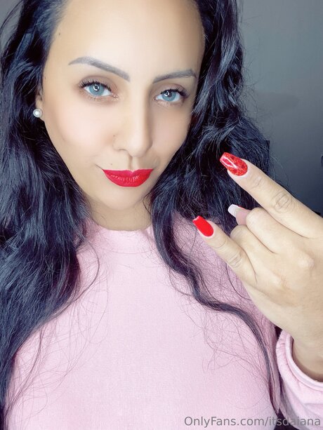 Itsdaiana art star photos