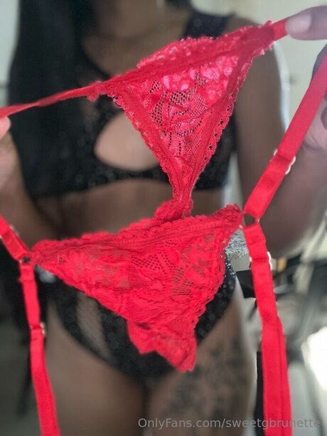 Sweetgbrunette model porn image