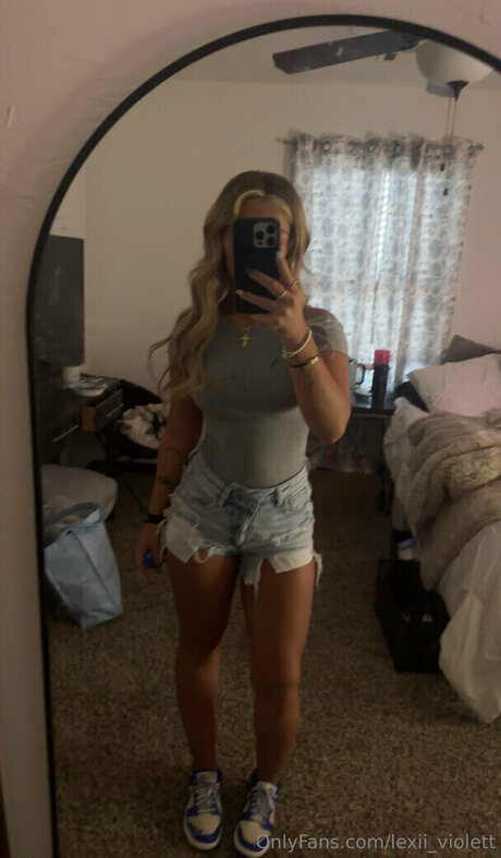 Lexii violett beautiful star image