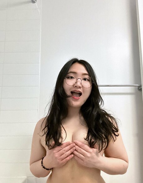 Aroomi Kim high quality star picture