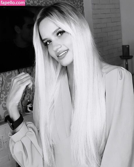 Novella Night pornstar nude image