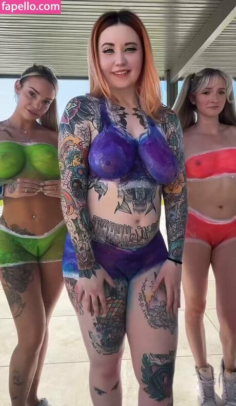 Laina Bearrknee model nude galleries