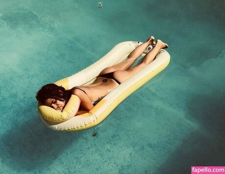 Agustina Cherri model top img