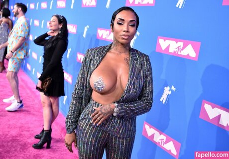 Sky Days erotic model pics