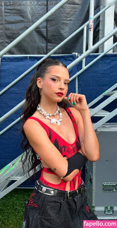 Nina Chuba star hd pic