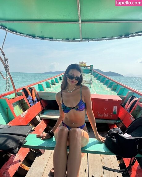 Nina Chuba model naked photo