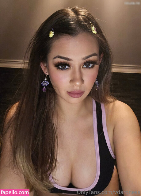 VDarquise star adult photo