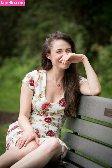 Jessthe Shire star erotic pic