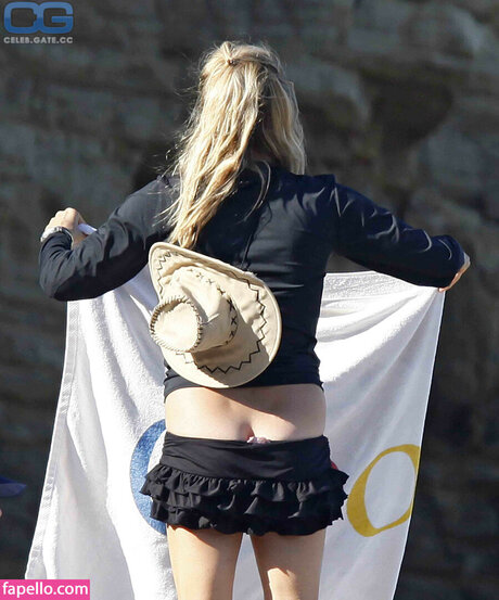 T a Leoni star hd image