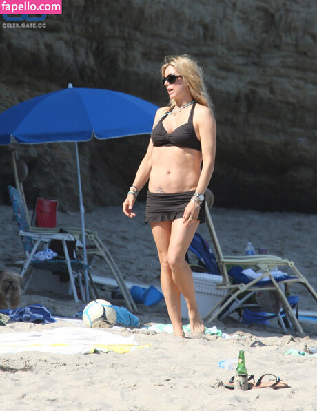 T a Leoni star nude photo