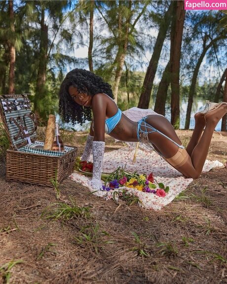 Jordanne Deveaux model erotic galleries