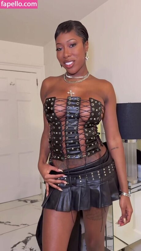 Jordanne Deveaux model naked galleries