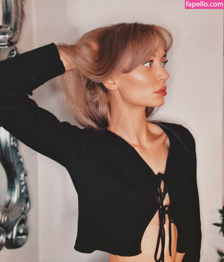 Natascha Summers erotic pornstar picture