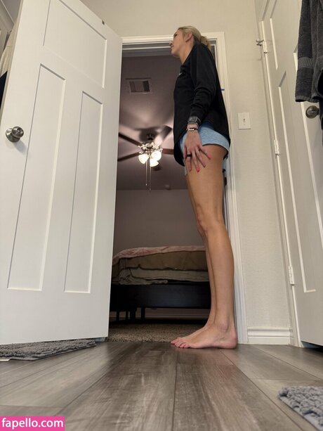 Amazon Allie nude pornstar gallery