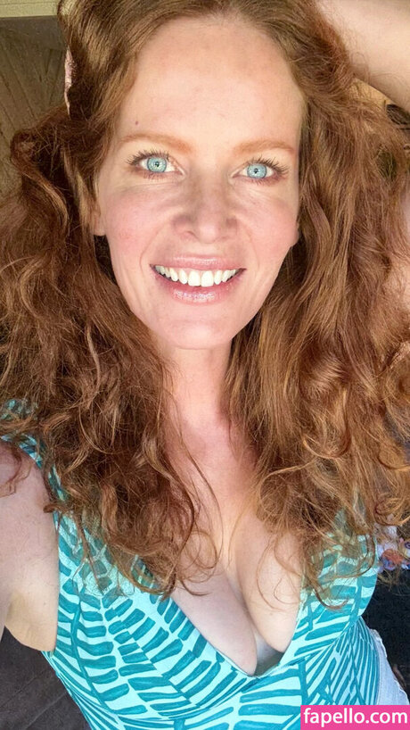Rebecca Mader hot star img