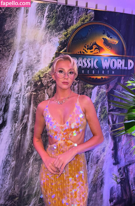 emwallbank model porn pic