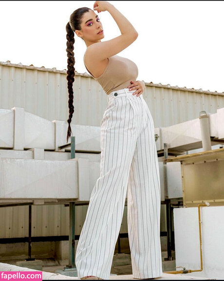 ayaattt hot actress image