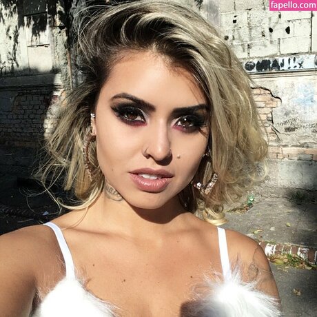 larimattes model galleries