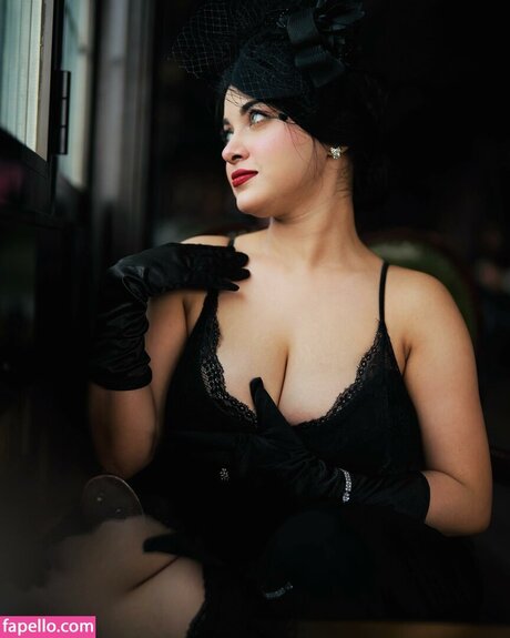 mumtahinaaa_ art pornstar photo